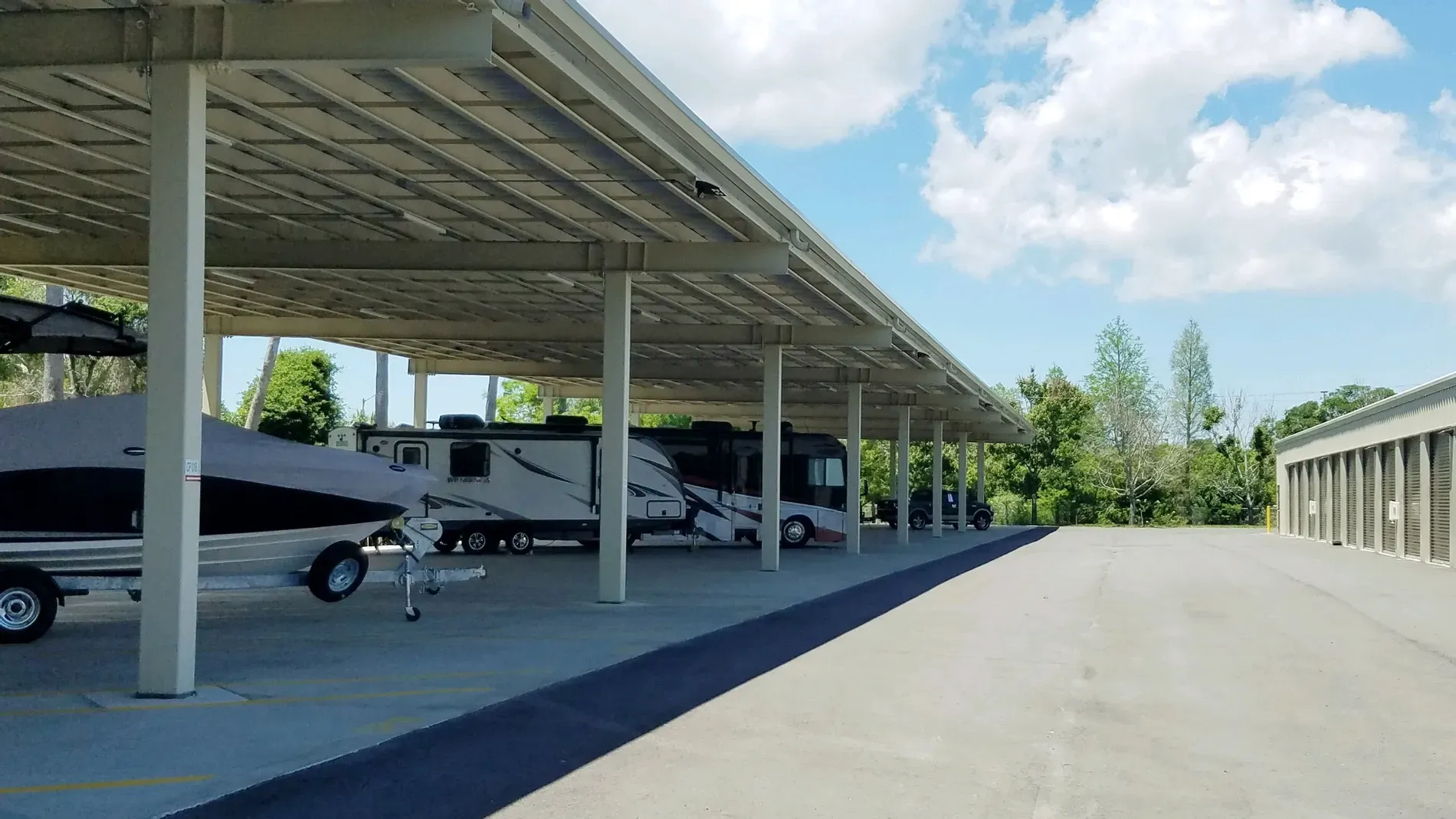 Covered-Outdoor-Parking-Largo